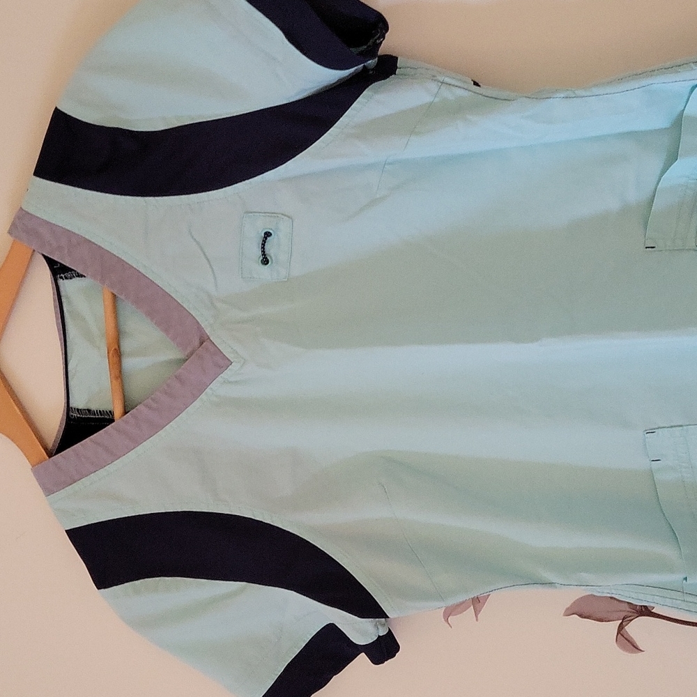 SCRUB TOP UNIFORM - Picture 2 of 9
